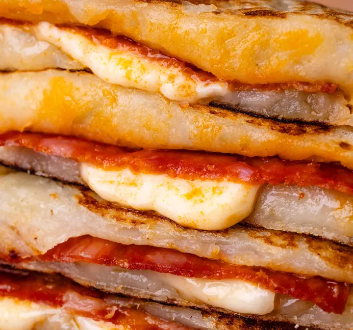 Pancake de pomme de terre, raclette et chorizo