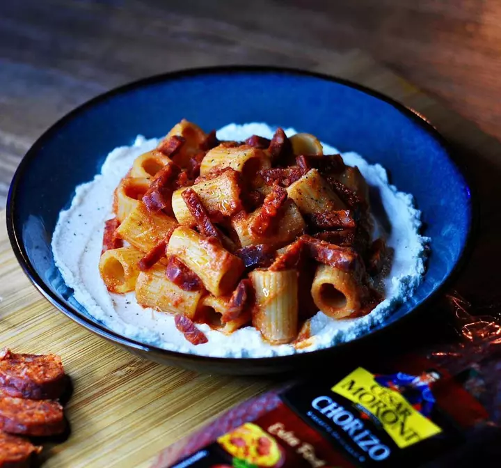 Pâtes à la crème de poivrons, au chorizo et à la ricotta César Moroni
