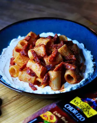 Pâtes à la crème de poivrons, au chorizo et à la ricotta César Moroni