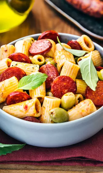 Recette de pâtes aux olives et chorizo César Moroni